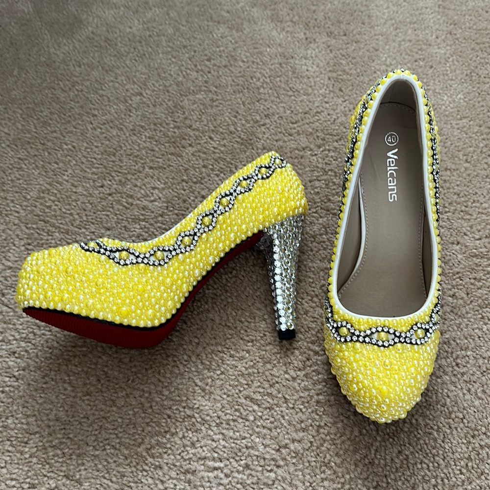 Women’s jeweled pumps